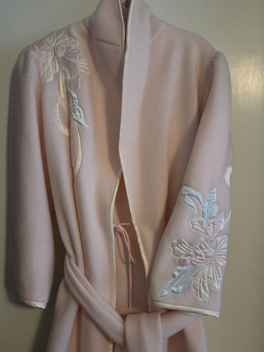 Stunning Vintage Josie Natori Blush Pink Collar Robe with Tie Belt